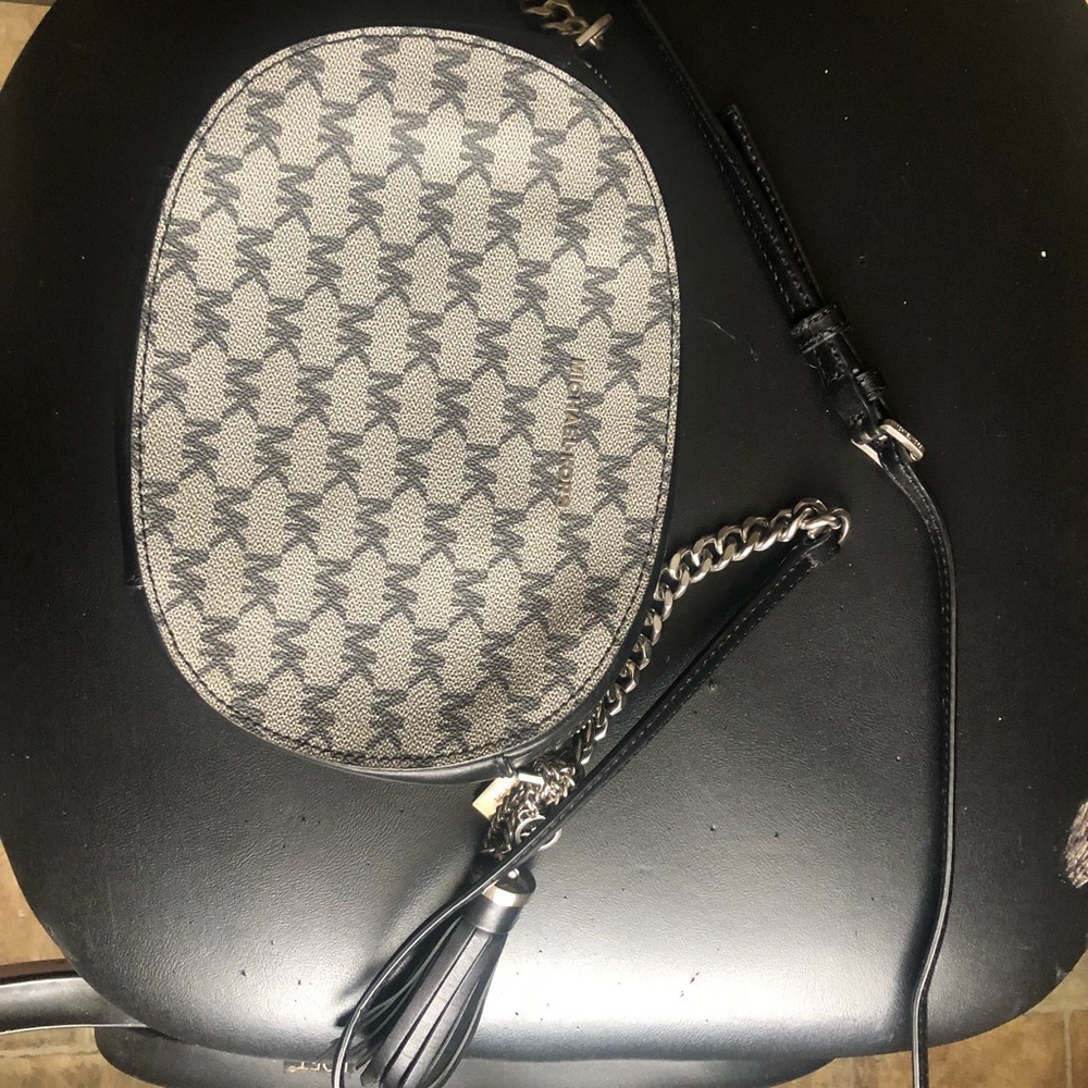Over the shoulder small MK purse NWOT - Picture 7 of 8